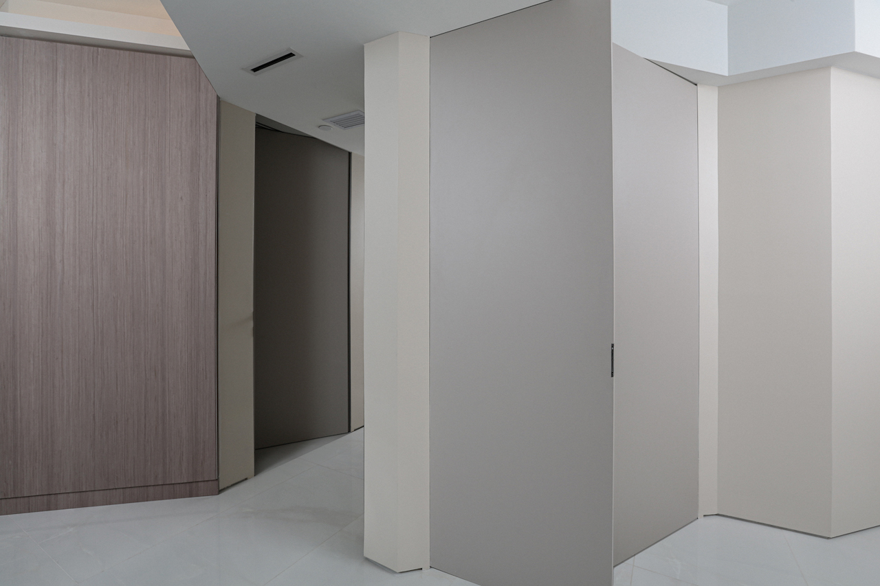 ARCHITEXTURE Contemporary High Rise Apartment